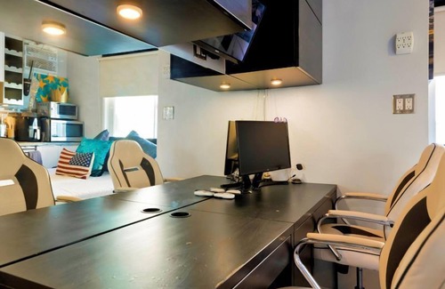 Mission Beach House | Luxurious Studio on the Beach with Full Office Amenities - Sleeps 2 -