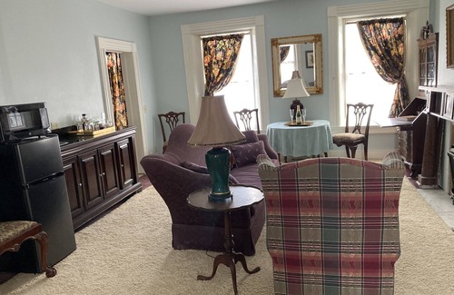 Galena Bed & Breakfast | Luxurious Suite in Galena B&B, King bed, Private Bath, Fireplace & Wet Bar