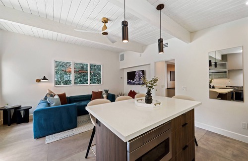 Historic Tennis Club Condo | Luxurious Tennis Club Bungalow 3 with Mountain Views and Walks to Downtown Palm Springs!