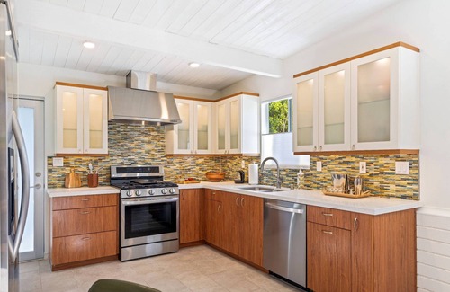 Historic Tennis Club Condo | Luxurious Tennis Club Bungalow 1 with Mountain Views and Walks to Downtown Palm Springs!