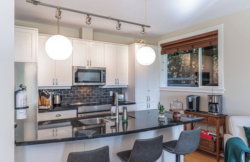 Regional District of Nanaimo House | Luxurious townhouse at Rathtrevor Beach! Aug.29-Sept. 4/25 now available!