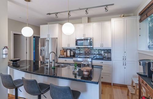 Regional District of Nanaimo House | Luxurious townhouse at Rathtrevor Beach! Aug.29-Sept. 4/25 now available!