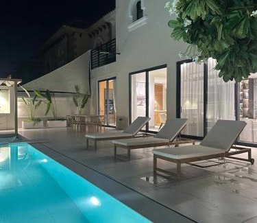 Dubai Villa | Luxurious Villa 5BHK with Pool BBQ and Full Time Housemaid Assistance - live in