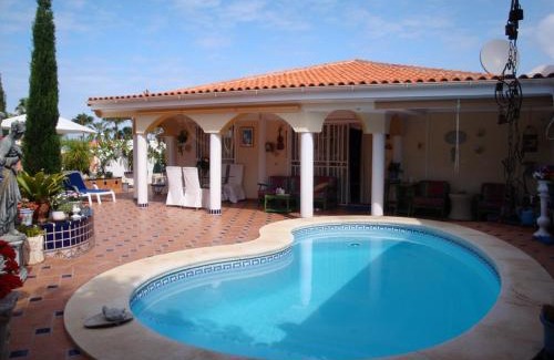 Callao Salvaje Villa | Luxurious Violet Villa