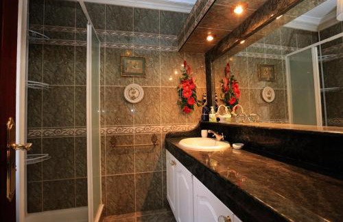 Callao Salvaje Villa | Luxurious Violet Villa