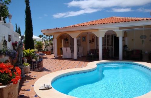 Callao Salvaje Villa | Luxurious Violet Villa