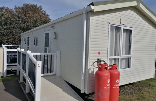 Isle of Grain House | Luxurious Wheelchair-Friendly holiday home at Allhallows