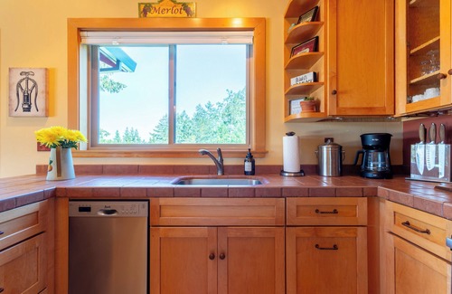 Freestone Cottage | Luxurious wine country retreat with spectacular views