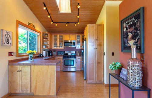 Freestone Cottage | Luxurious wine country retreat with spectacular views