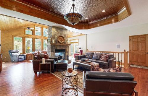 Arkdale House | Luxurious Wooded Retreat