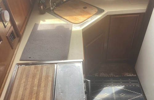 Beaufort Boat Rental | Luxurious yacht with 2 bedrooms and AC, WiFi in beautiful Beaufort