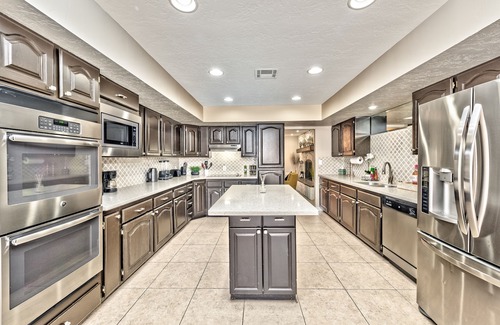 Enterprise Villa | LUXURY 0.5 acre 3300sqf 1 story very large pool and backyard