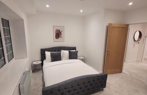 Wainscot Apartment | Luxury 1 Bed Apartment In The Centre Of Rochester