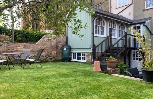 Herne Bay Apartment | Luxury 1 bed studio at Florence House, in the centre of Herne Bay and 300m from beach