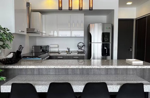 Toluca City-Centre Apartment | Luxury 1 bedroom 2 baths Downtown with Office