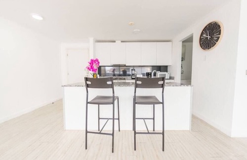 San Francisco Apartment | Luxury 1 bedroom apt free parking and Pool