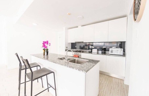 San Francisco Apartment | Luxury 1 bedroom apt free parking and Pool