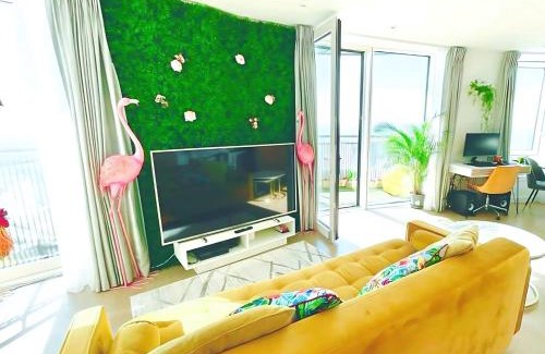 Barking Apartment | Luxury 1-Bedroom Apt with Stunning London Views