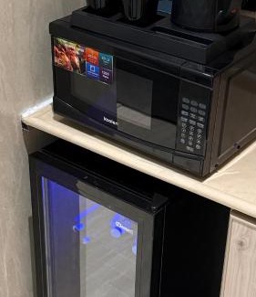 Dammam Apartment | Luxury 1BR Suite Walk to Café&Supermarket