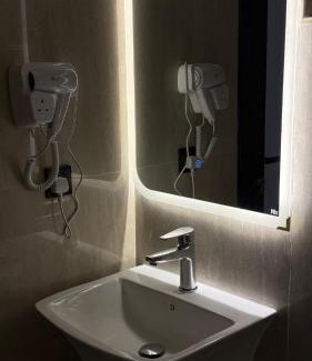 Dammam Apartment | Luxury 1BR Suite Walk to Café&Supermarket