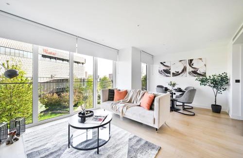 Shepherd's Bush Apartment | Luxury 2-Bed 2-Bath Apartment -White City Living -Steps To Tube