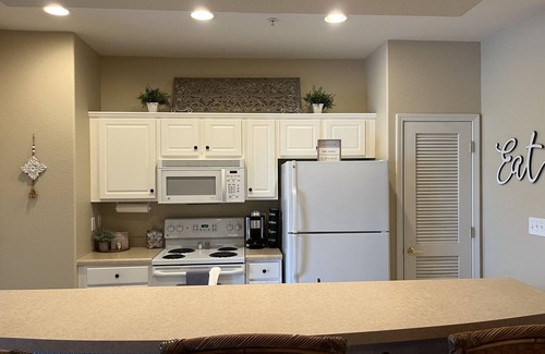 Lake Ozark Condo | Luxury 2 Bed/2 Bath Lake Condo in Monarch Cove 2 MM, WALK-IN Unit w/Boat Slip