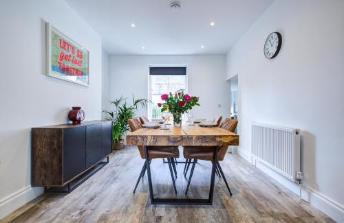 Margate Apartment | Luxury 2 Bed Apartment with Stunning Sea View Steps from Old Town and Dreamland