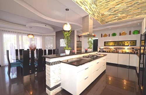 Villas Ana Maria Villa | Luxury 21BD Party Complex, guest-friendly, steps from Clubs/Beaches!