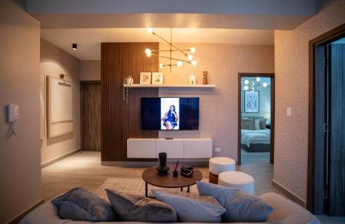 Evaristo Morales Apartment | Luxury 2Bedr, 2 Balcony Pool, Gym, Downtown Santo Domingo