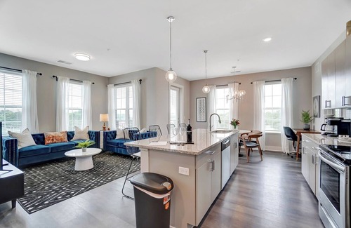 Columbus Apartment | Luxury 2BR 2 Balconies Garage Rooftop Pool