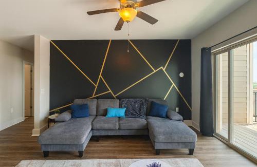 Glen Iris Apartment | Luxury 2BR Condo Steps from UAB Campus 5a