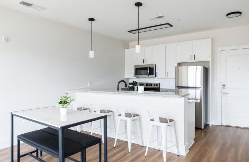 Glen Iris Apartment | Luxury 2BR Condo Steps from UAB Campus 5a