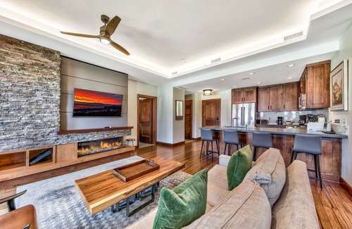 South Lake Tahoe Condo | Luxury 2Br Residence steps from Heavenly Village & Gondola