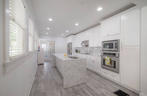 Tampa House | Luxury 3/2 with Pool, Outdoor Kitchen, Steps off Bayshore