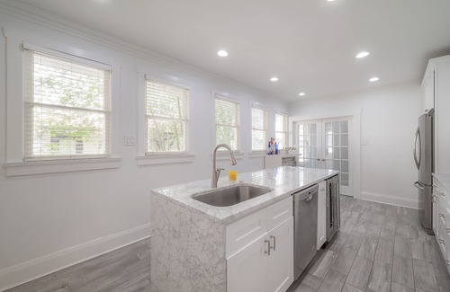 Tampa House | Luxury 3/2 with Pool, Outdoor Kitchen, Steps off Bayshore