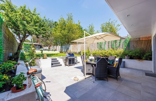 St Albans House | Luxury 3-Bedroom House with Large Garden & Outhouse in St Albans