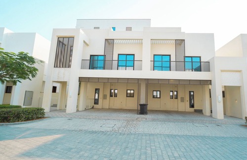 Al-Fujairah Villa | Luxury 3-bedroom villa in Fujairah with resort amenities