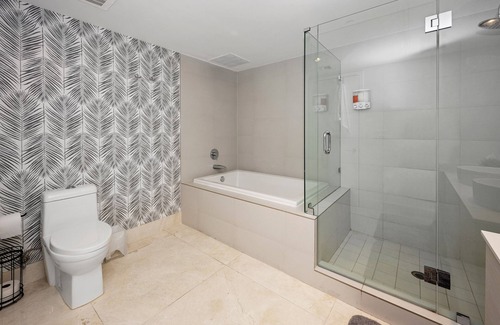 Hollywood South Central Beach Resort | LUXURY 3B 3B RESORT CANAL,OCEAN,CITY VIEWS BEACH SERVICE