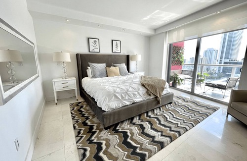 Hollywood South Central Beach Resort | LUXURY 3B 3B RESORT CANAL,OCEAN,CITY VIEWS BEACH SERVICE