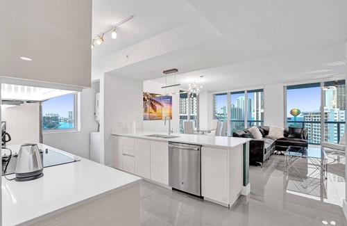 Hallandale Beach Apartment | LUXURY 3BD APARTMENT BEACHWALK
