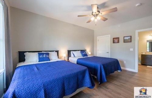 Branson House | Luxury 3BR Condo - Stairs Required - Resort Amenities - FREE TICKETS INCLUDED - FHG-308