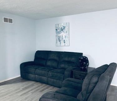 Bloomington House | LUXURY 3BR Home Near IU & Downtown