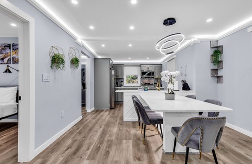 Villa Heights Cottage | Luxury 3BR House in Charlotte