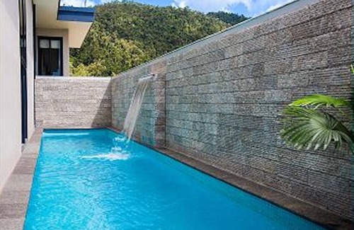 Airlie Beach Apartment | Luxury 4 Bedroom, 4.5 Bath Whitsunday Penthouse Apartment with ocean views