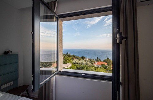 Rezevici Villa | Luxury 4-bedroom Villa Mare with infinity pool in charming Petrovac