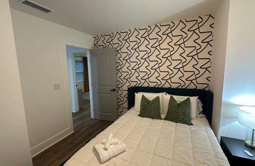 Belvedere Park Apartment | Luxury 4BR 4BA w In-law suite & Firepit Lounge