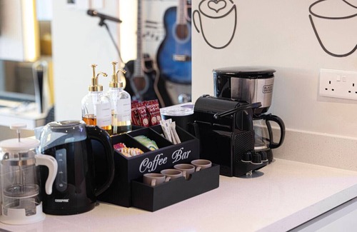 Downtown Dubai Apartment | Luxury 4BR, Burj View, Walk to Dubai Mall, Pool