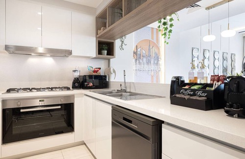 Downtown Dubai Apartment | Luxury 4BR, Burj View, Walk to Dubai Mall, Pool