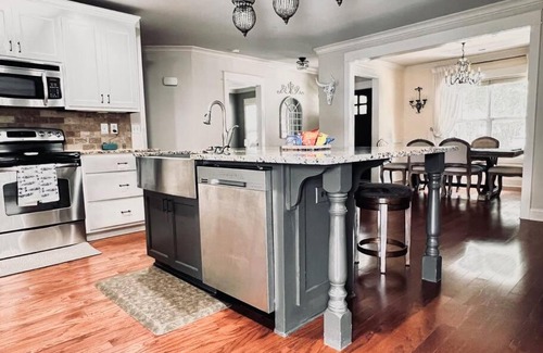 Huntsville House | Luxury 4BR Close To Everything - 5 min to Downtown