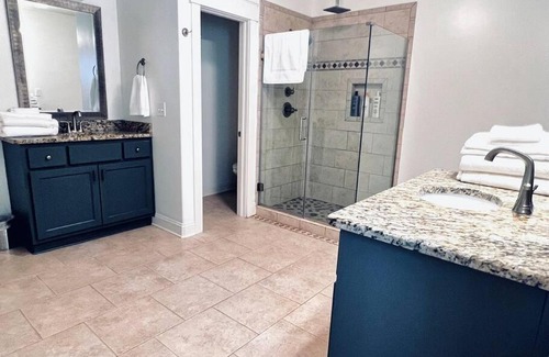 Huntsville House | Luxury 4BR Close To Everything - 5 min to Downtown